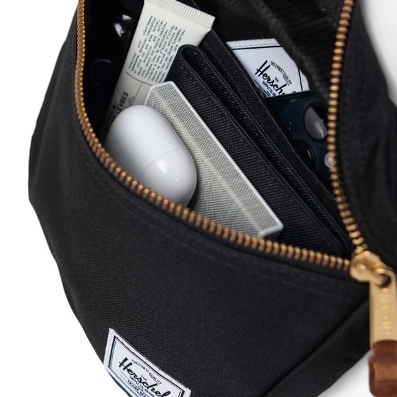 Herschel Supply Company Settlement Hip Pack NWT - Picture 4 of 4